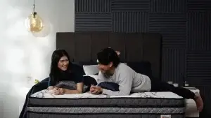 Kasur untuk Pasangan Muda